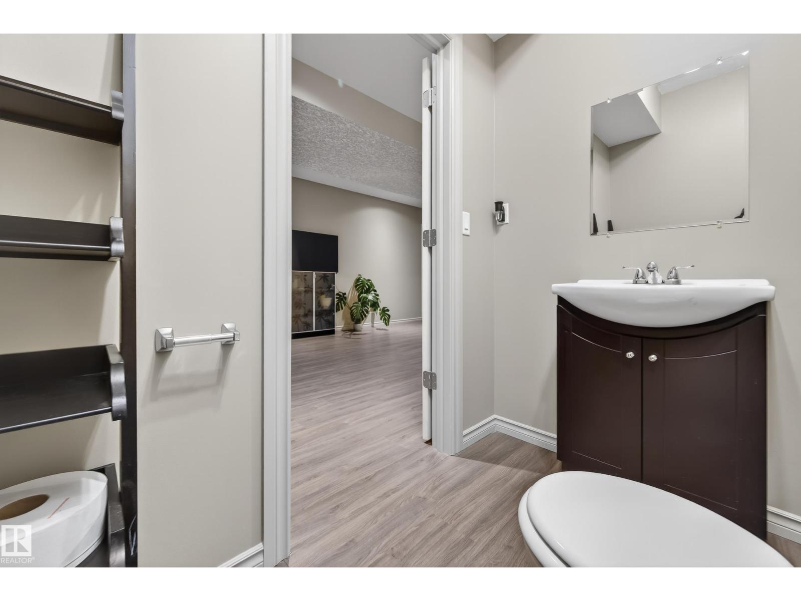 135 GILMORE WY - 43