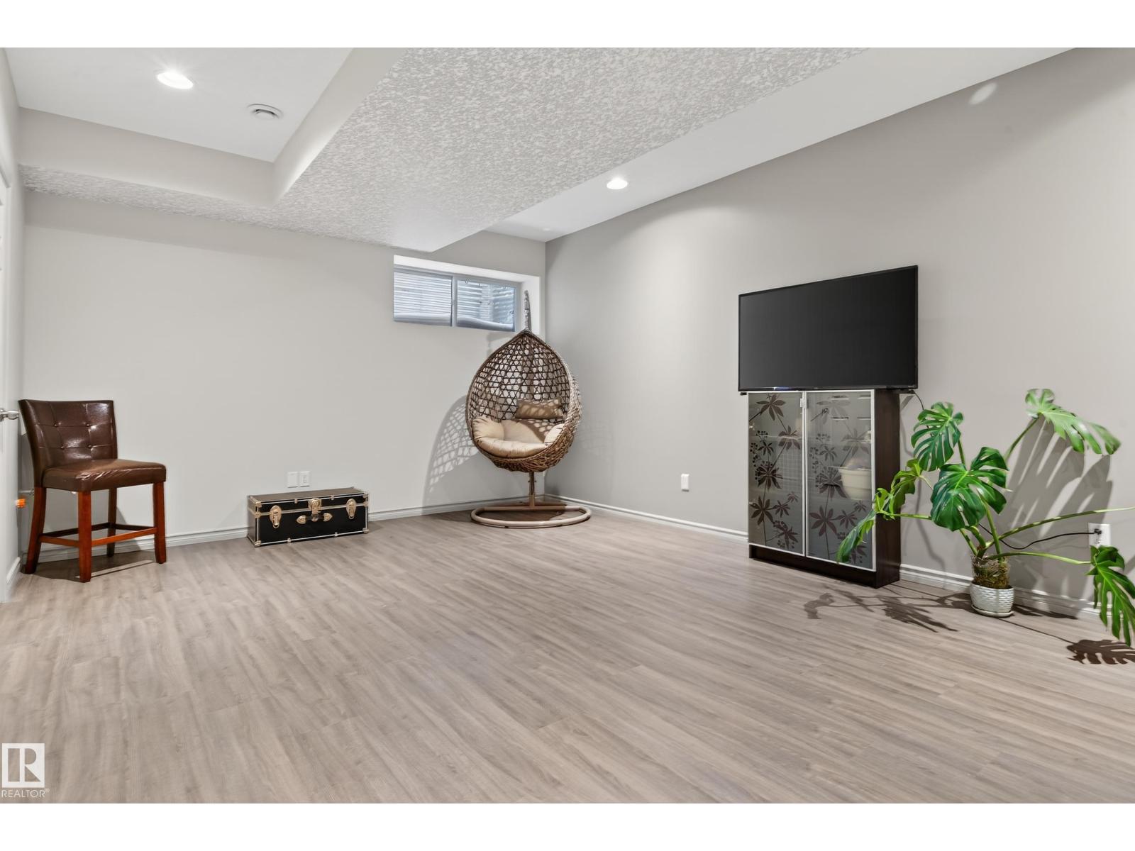 135 GILMORE WY - 41