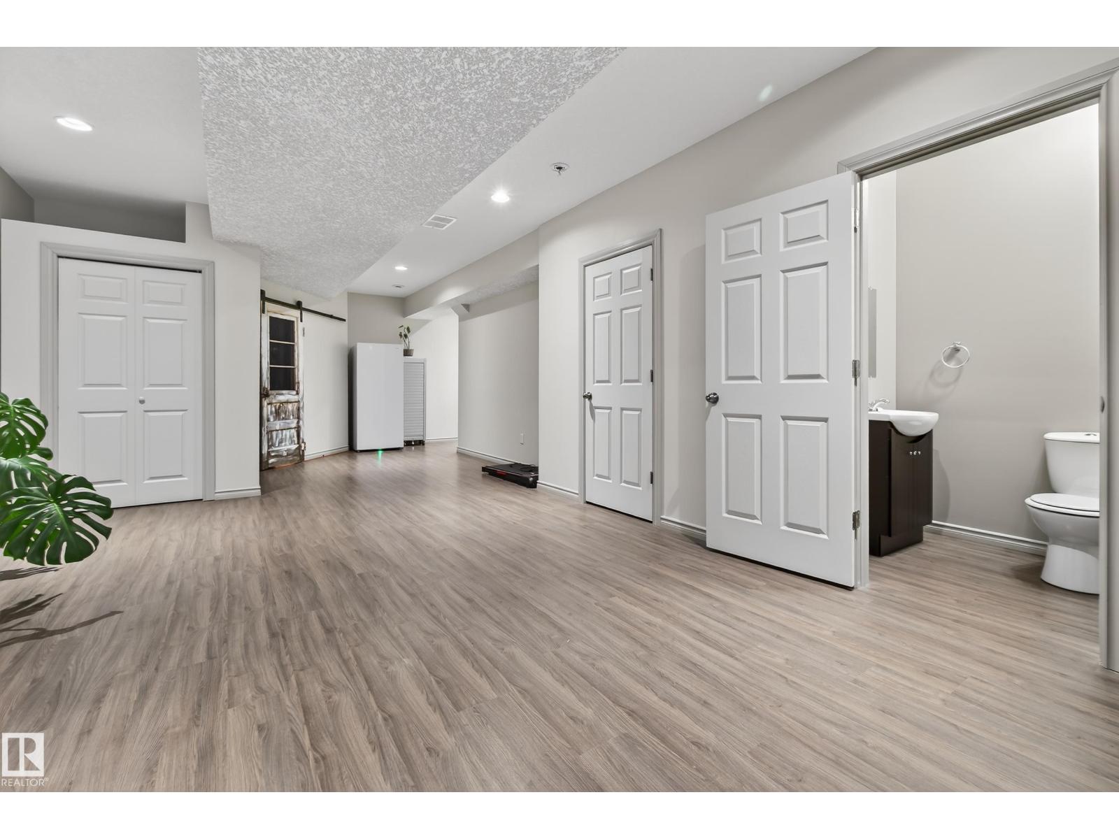 135 GILMORE WY - 40
