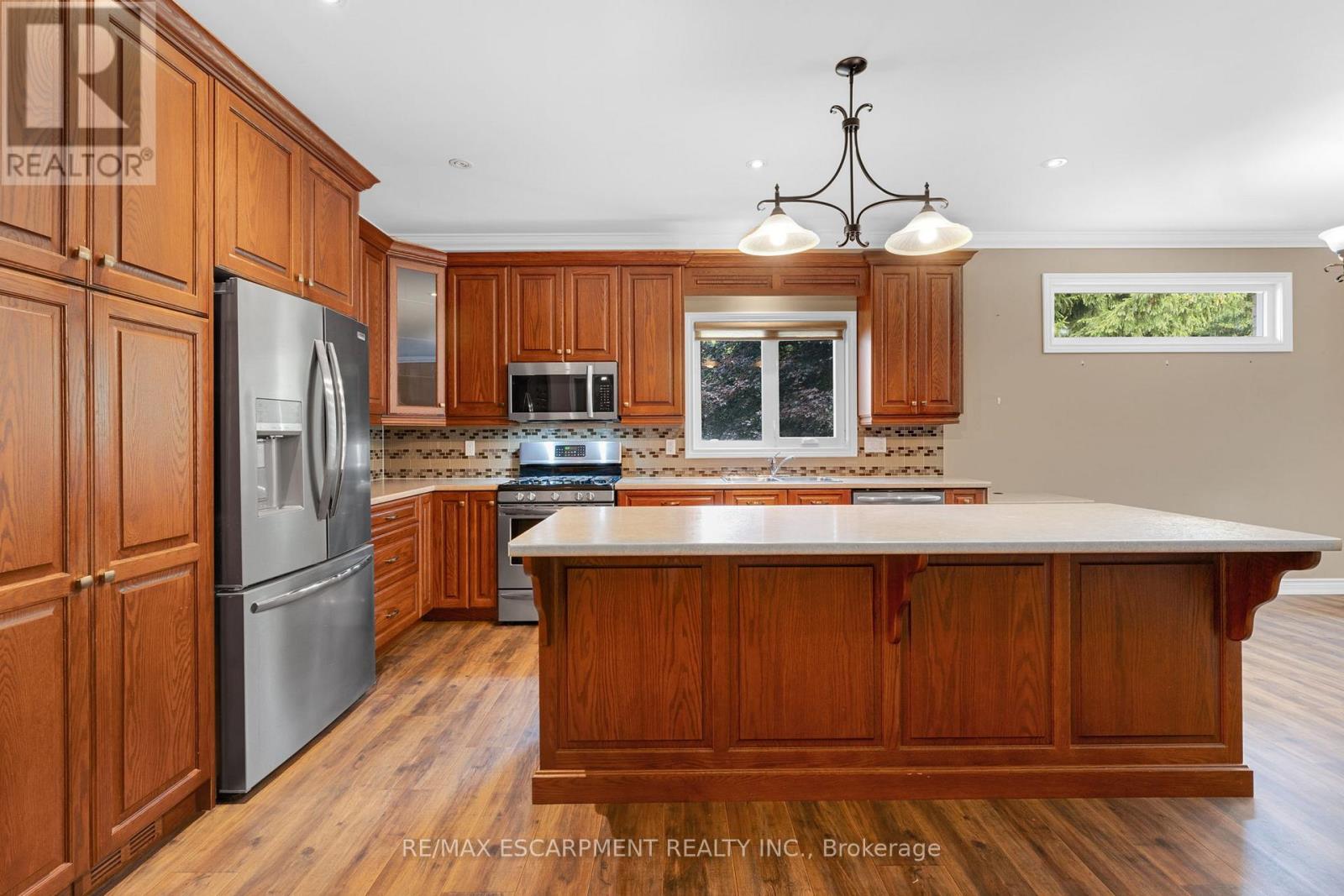 28 MAPLEWOOD COURT - 11