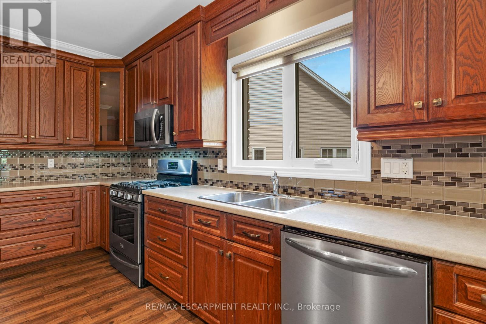 28 MAPLEWOOD COURT - 14