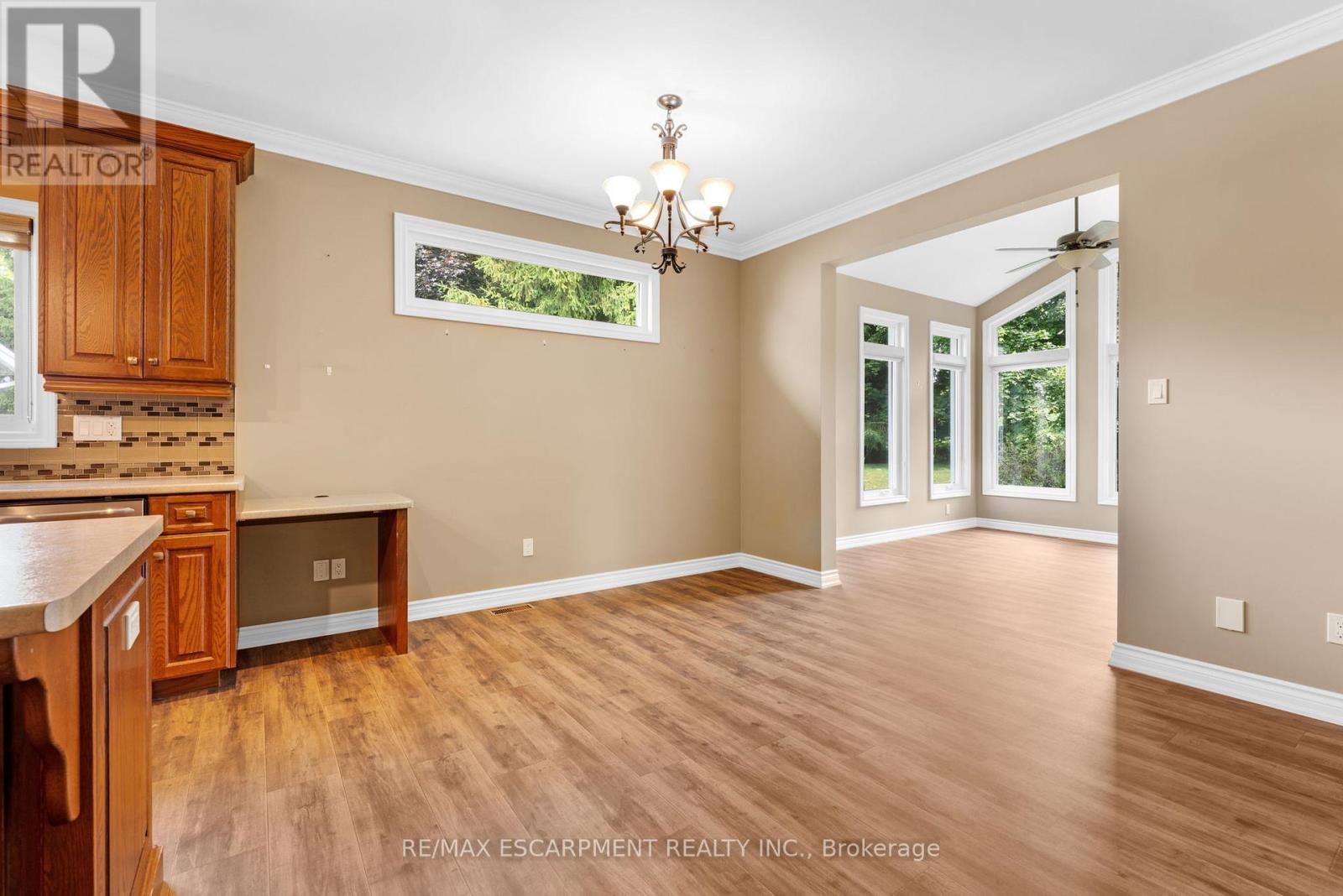 28 MAPLEWOOD COURT - 16