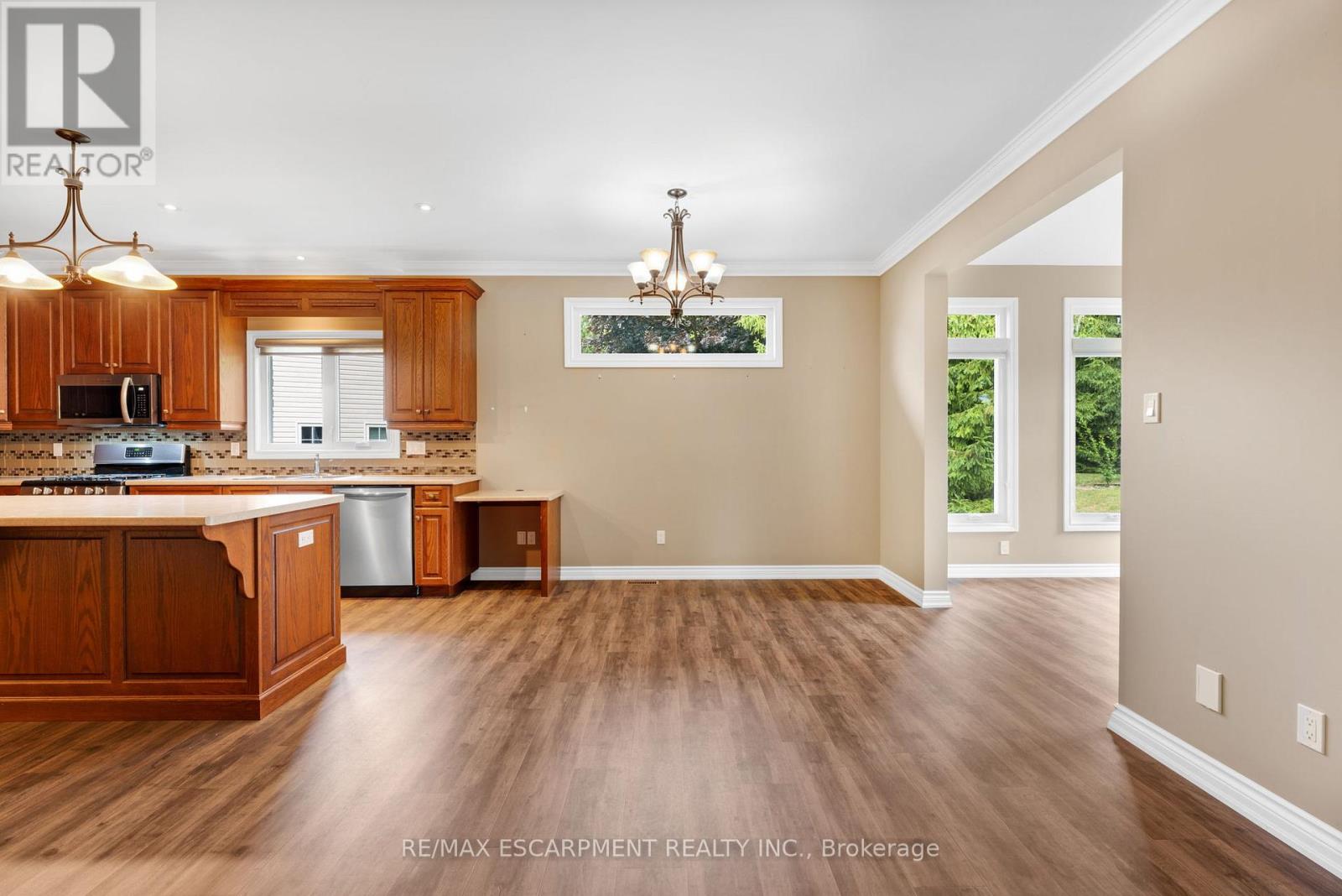 28 MAPLEWOOD COURT - 17