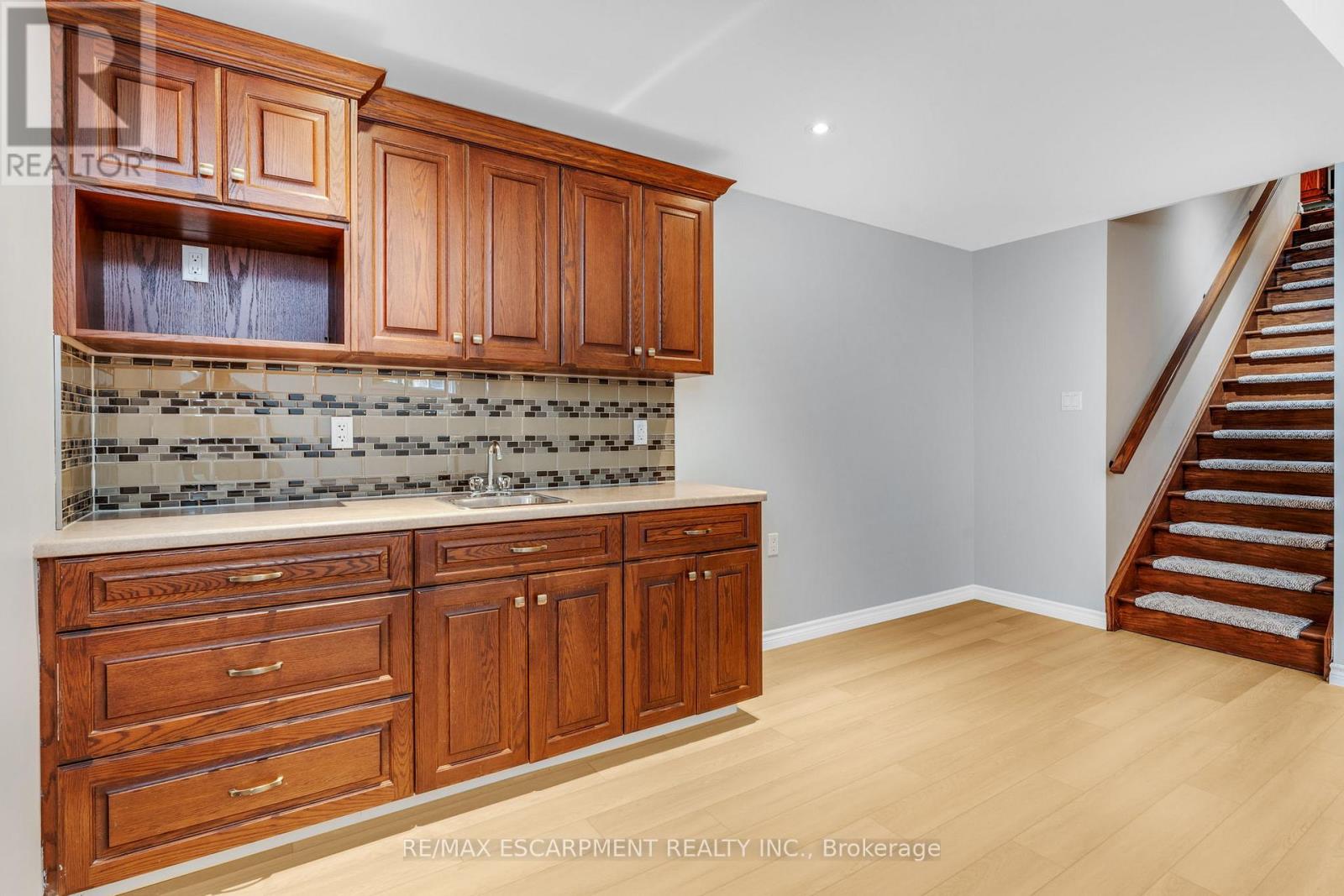 28 MAPLEWOOD COURT - 31