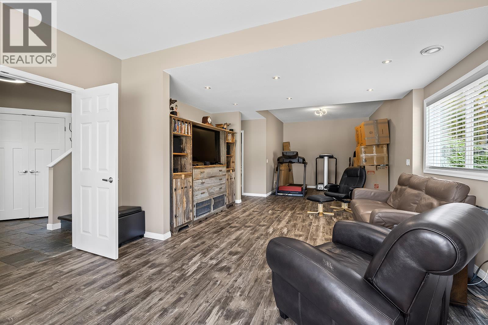 5827 Victoria Street, Peachland