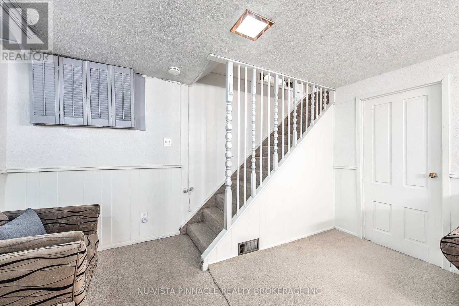 34 ROSAMOND CRESCENT Property Photo