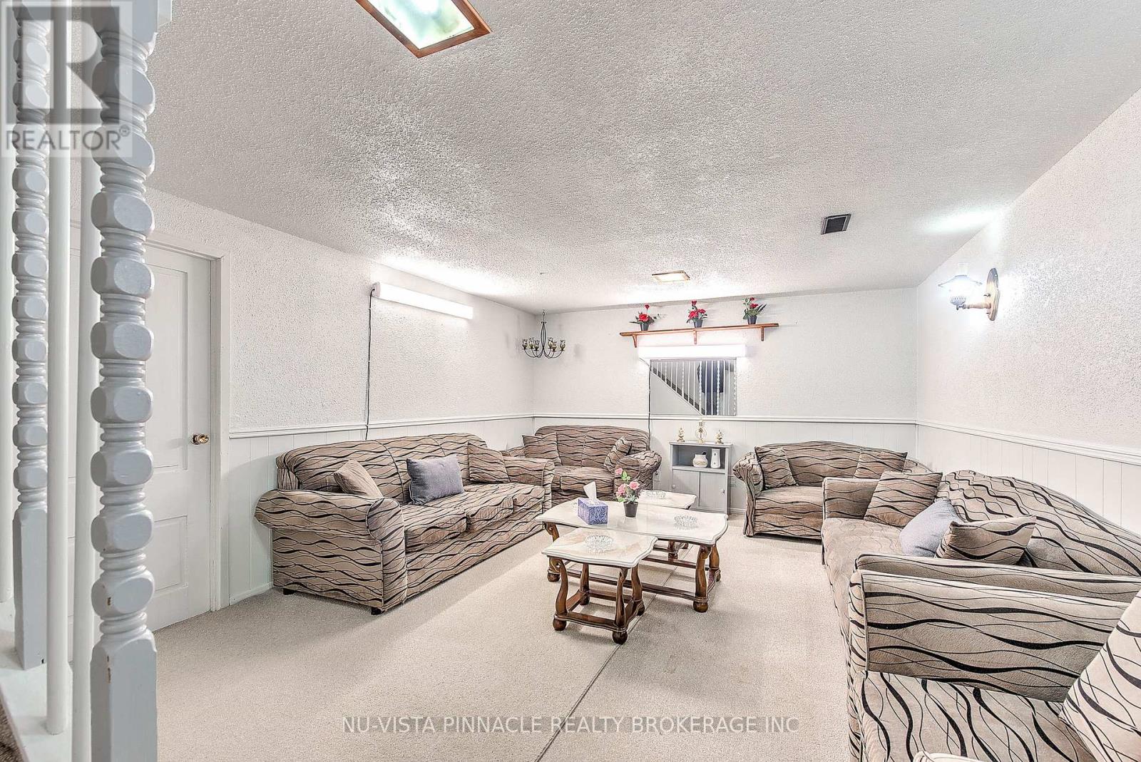 34 ROSAMOND CRESCENT Property Photo