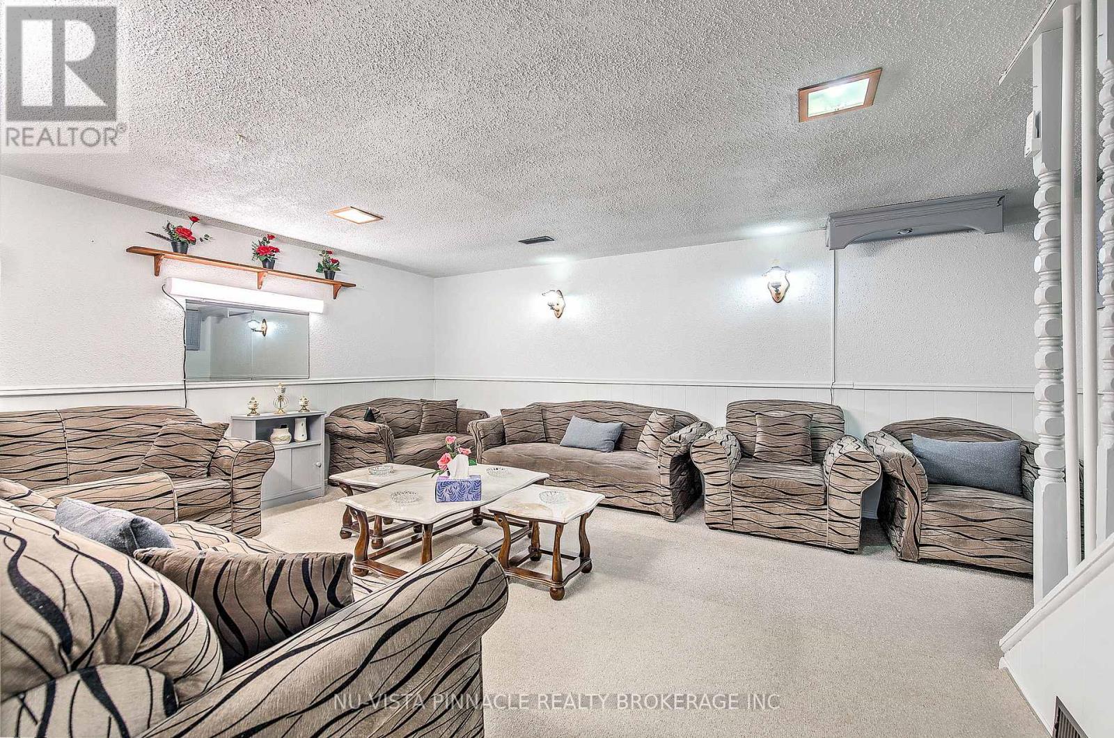34 ROSAMOND CRESCENT Property Photo