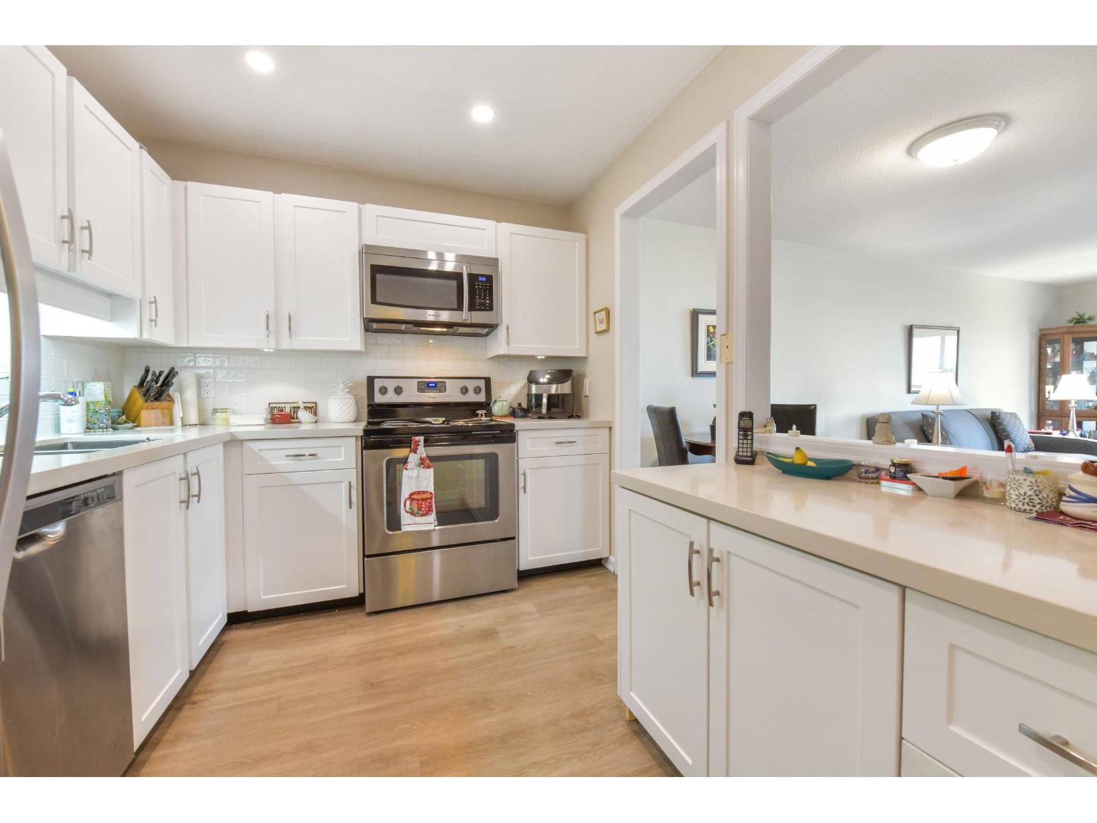 303 15130 ROPER AVENUE, White Rock