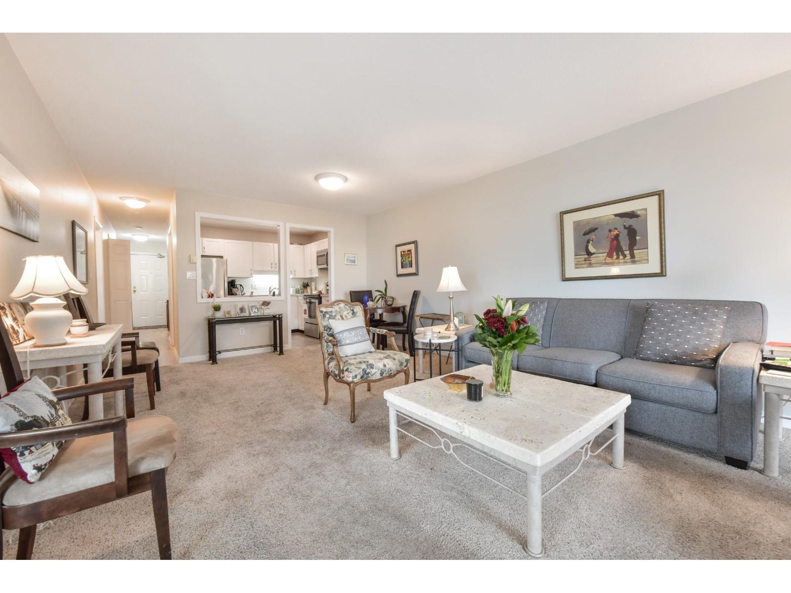 303 15130 ROPER AVENUE, White Rock