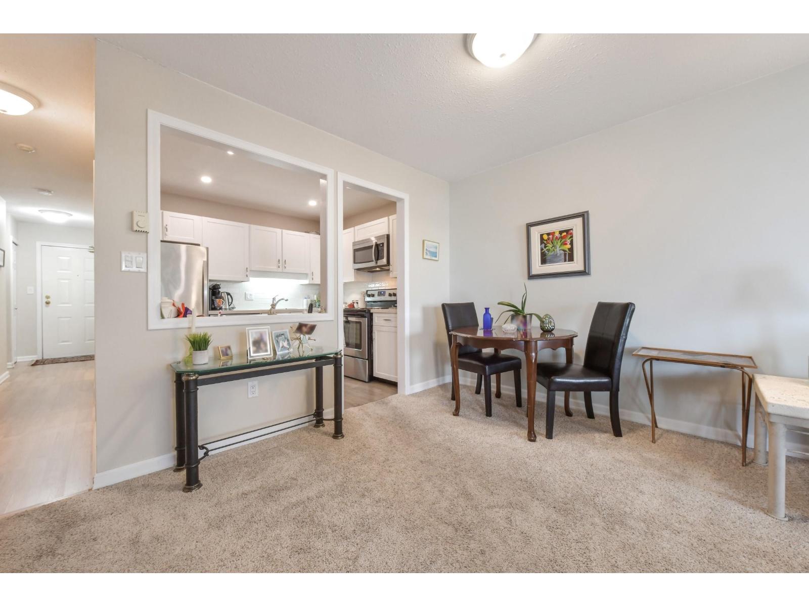 303 15130 ROPER AVENUE, White Rock