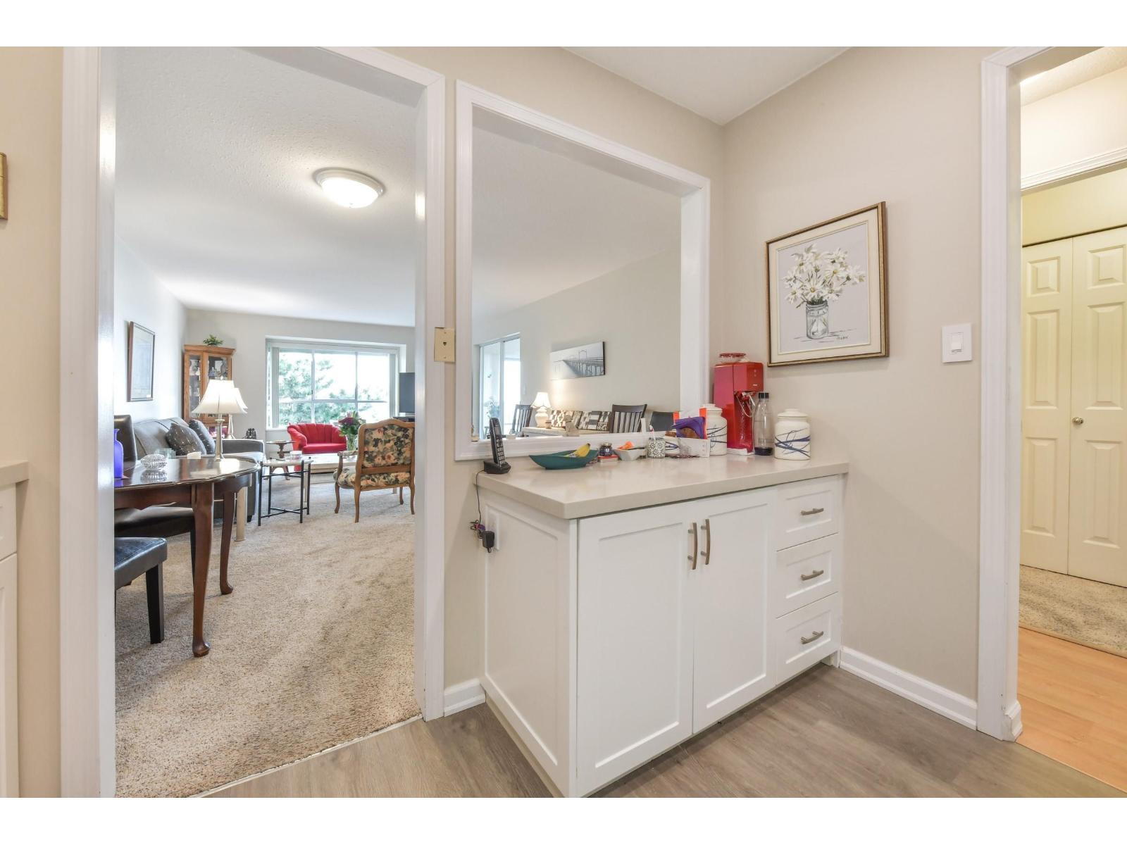 303 15130 ROPER AVENUE, White Rock