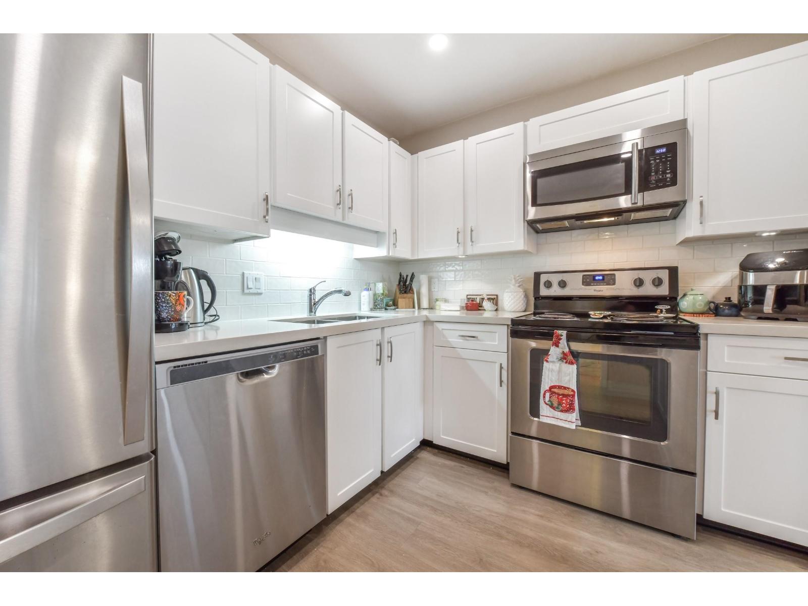 303 15130 ROPER AVENUE, White Rock