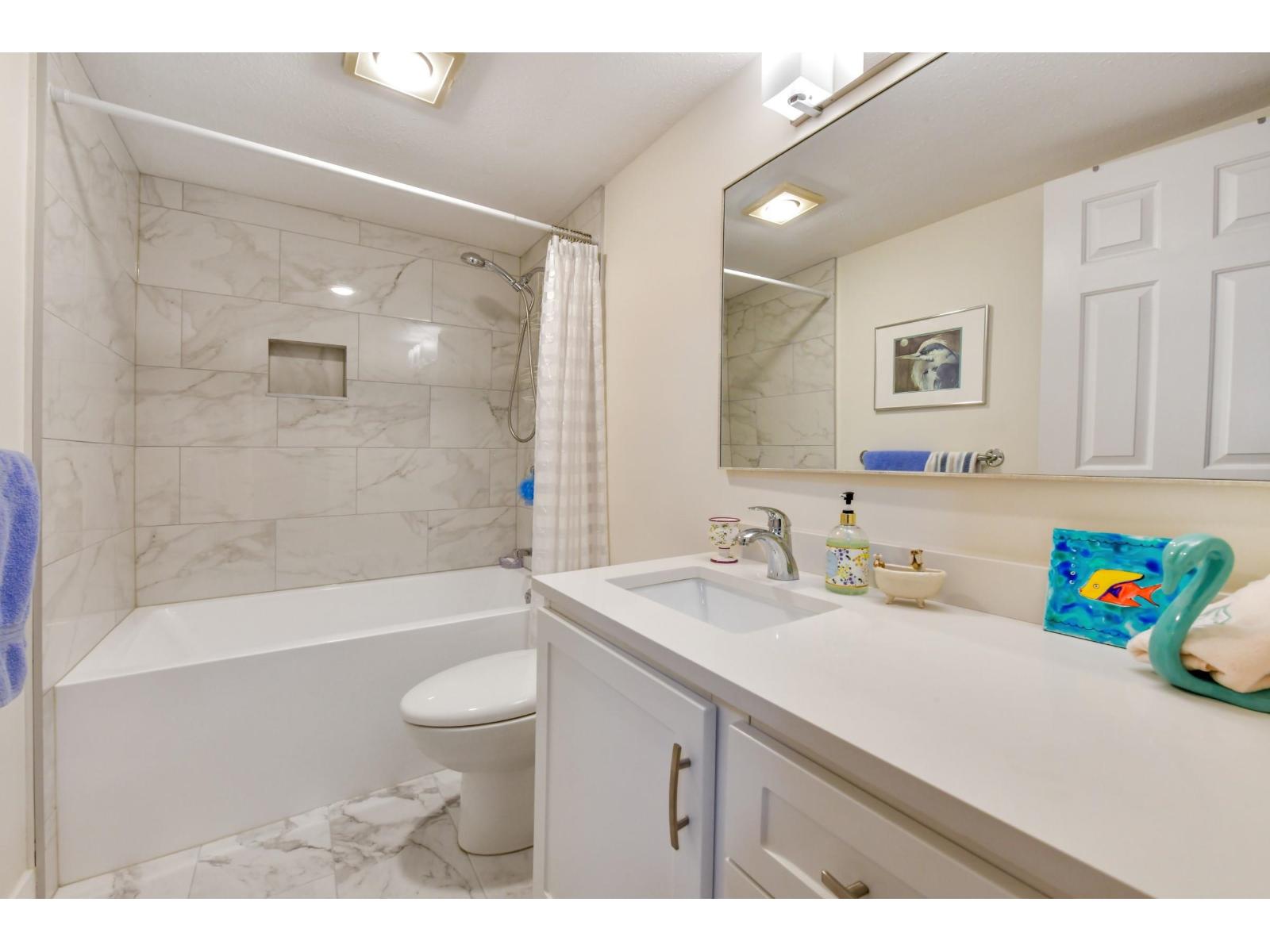 303 15130 ROPER AVENUE, White Rock