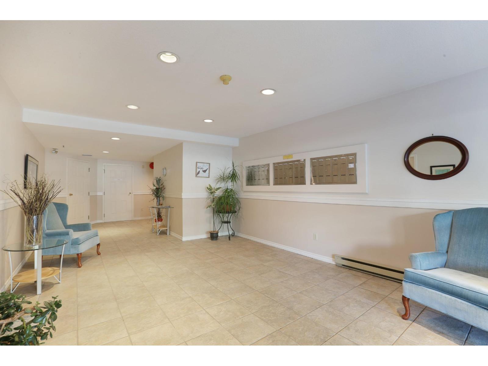 303 15130 ROPER AVENUE, White Rock