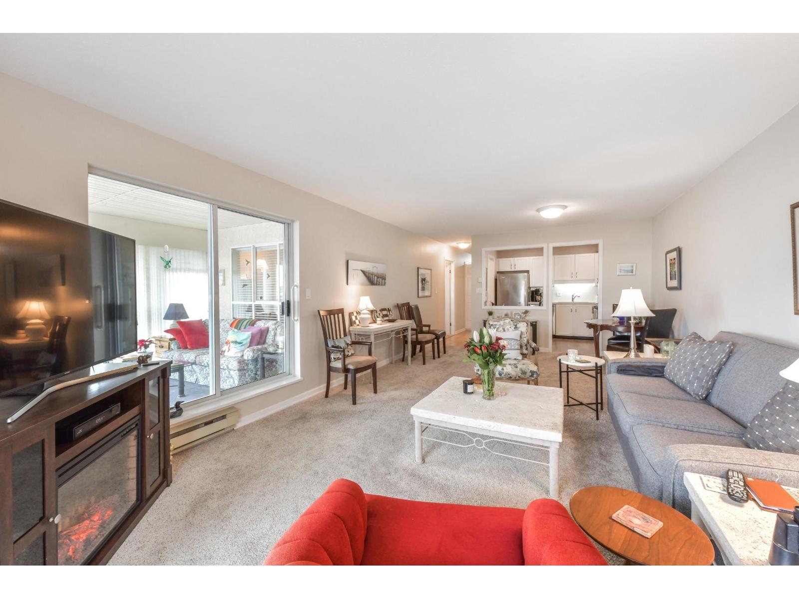 303 15130 ROPER AVENUE, White Rock