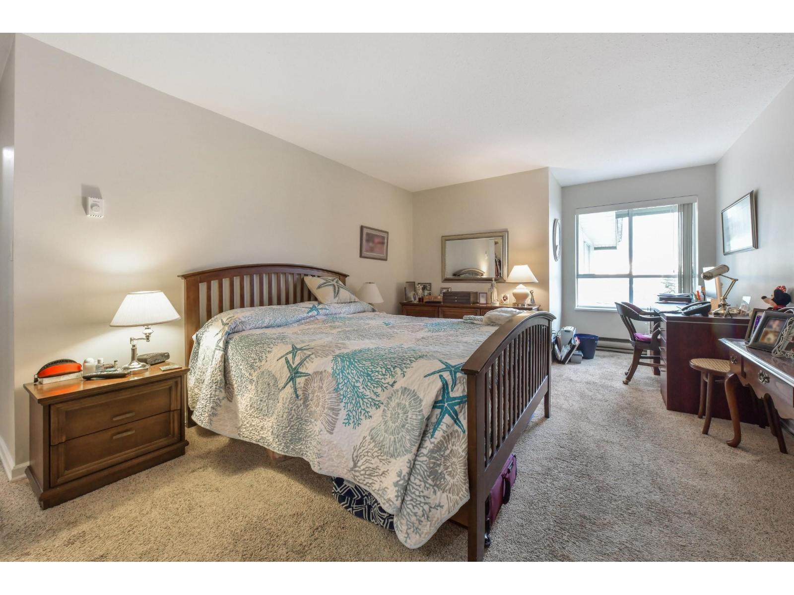 303 15130 ROPER AVENUE, White Rock