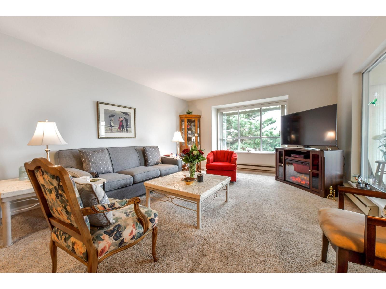 303 15130 ROPER AVENUE, White Rock