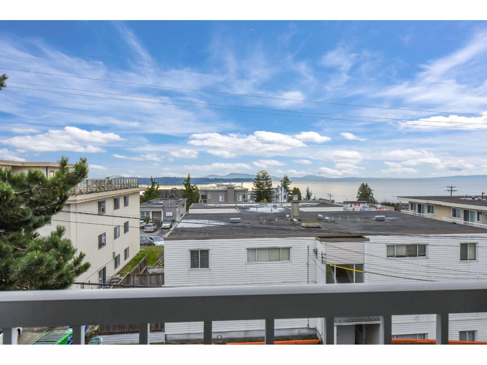 303 15130 ROPER AVENUE, White Rock