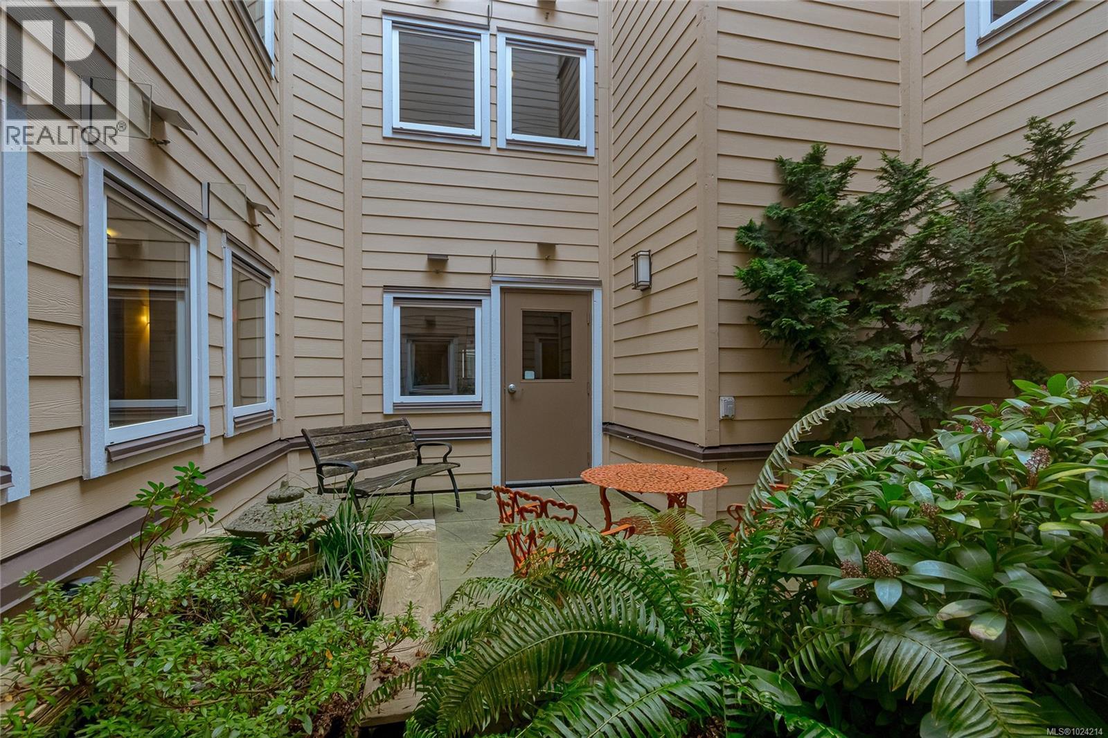 #115 663 Goldstream Ave - 33