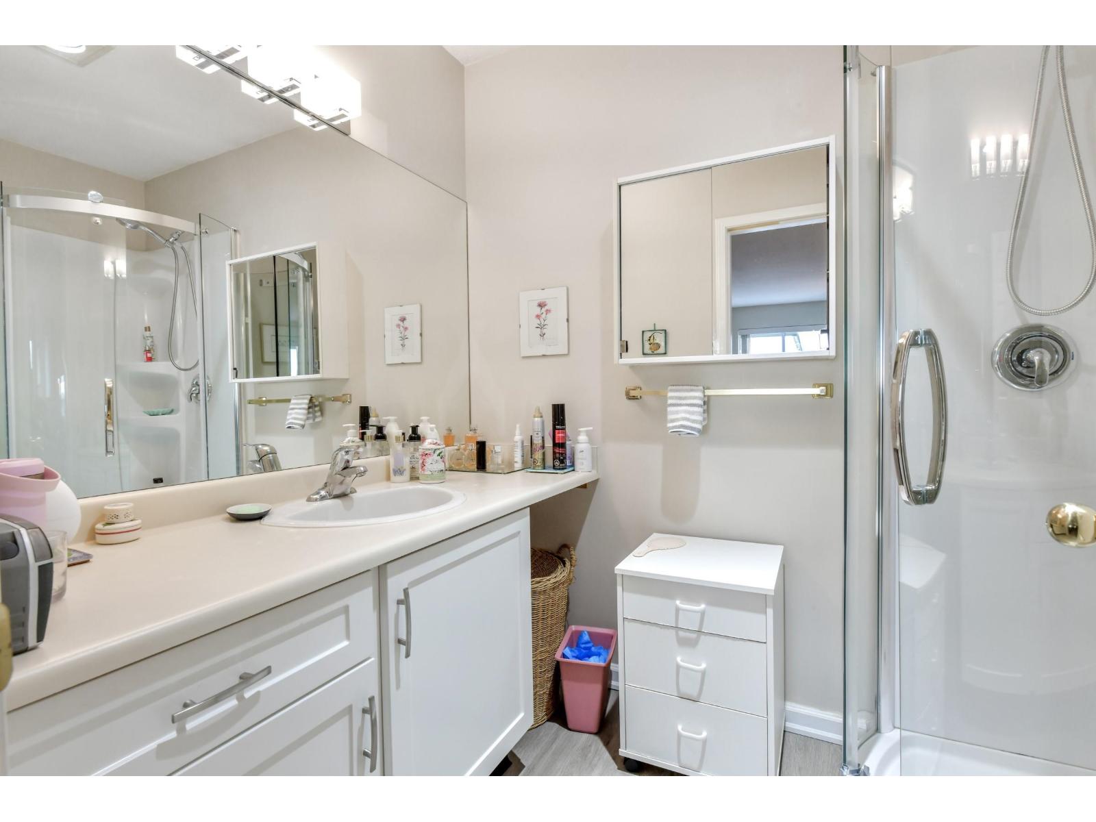 303 15130 ROPER AVENUE, White Rock