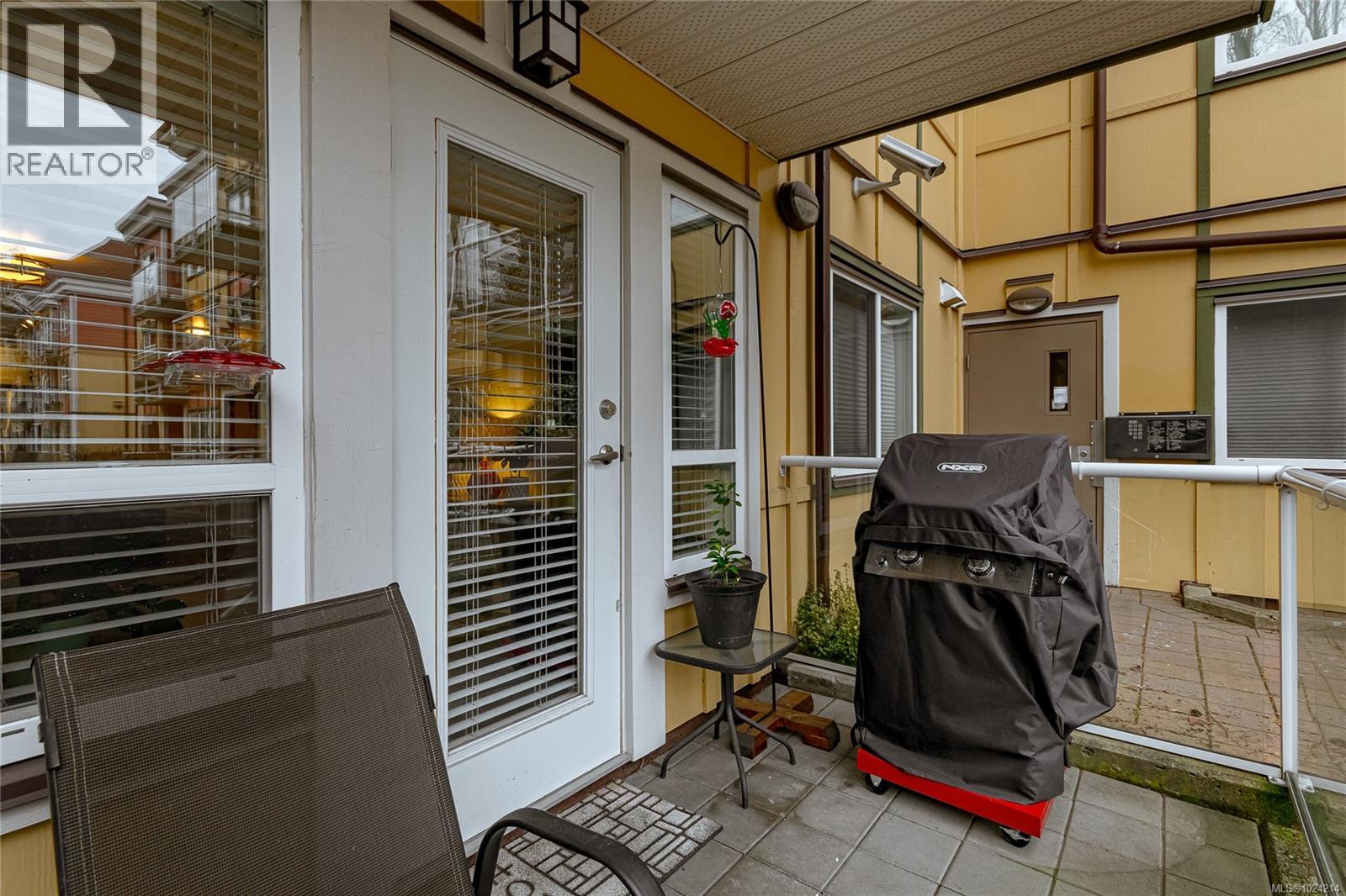 #115 663 Goldstream Ave - 23