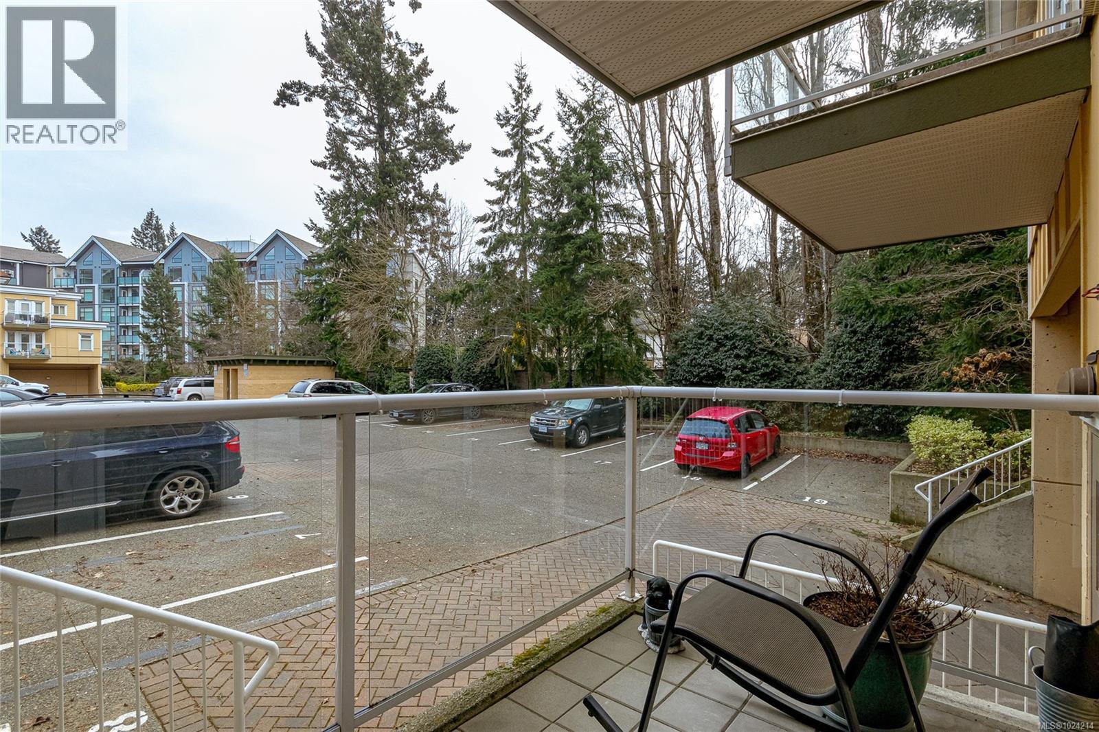 #115 663 Goldstream Ave - 22