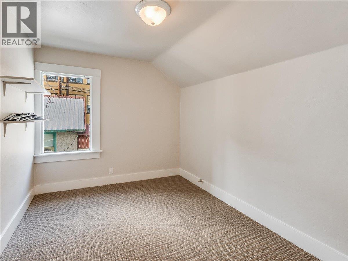 1590 Bay Avenue, Trail