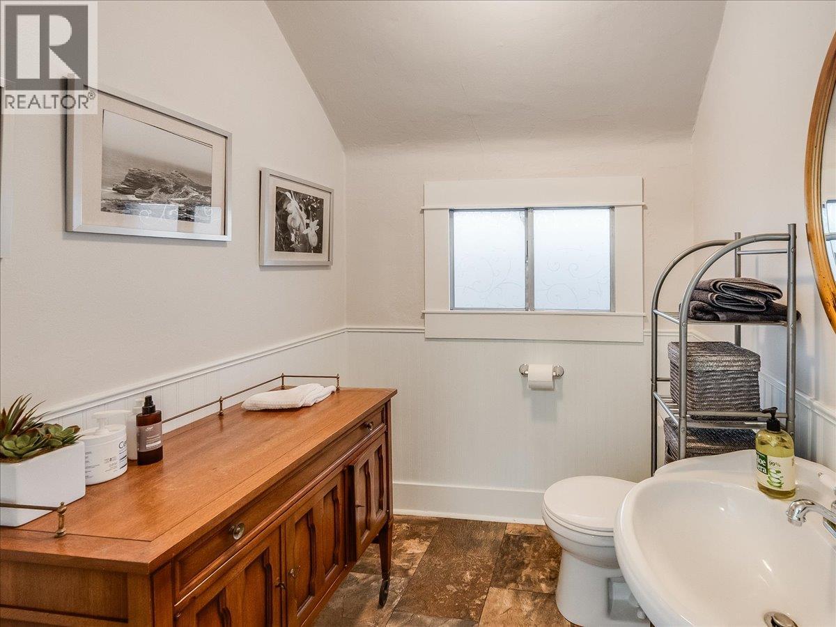 1590 Bay Avenue, Trail