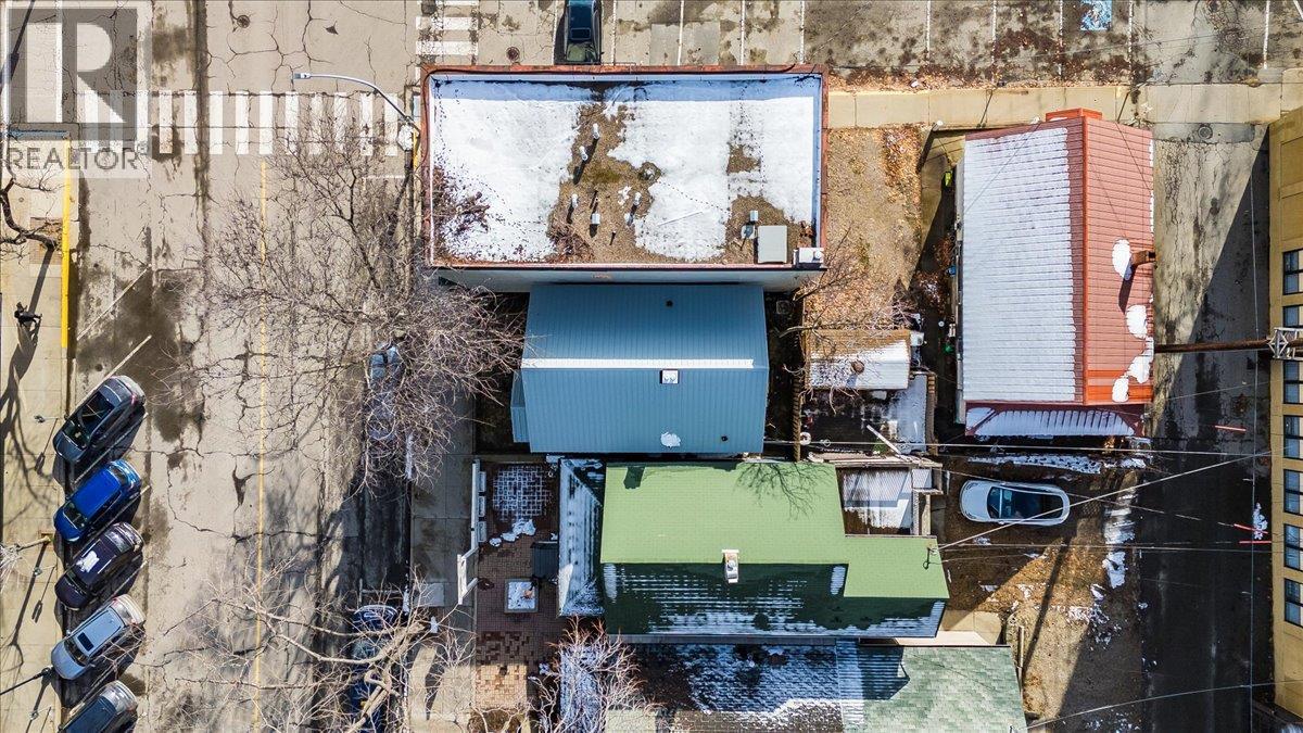 1590 Bay Avenue, Trail