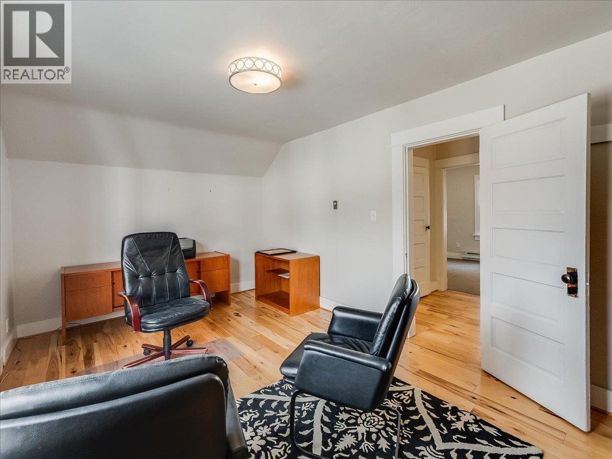 1590 Bay Avenue, Trail