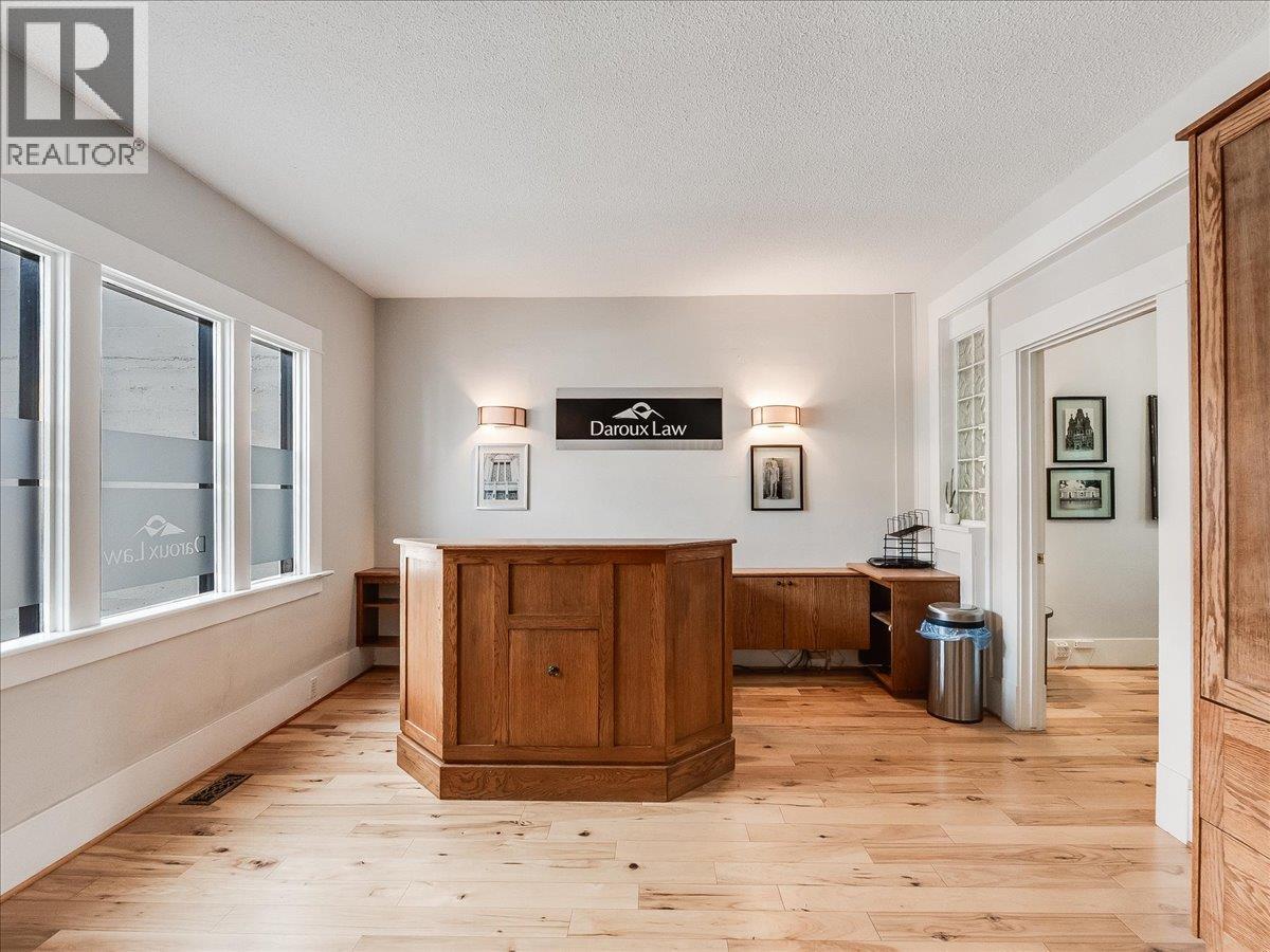 1590 Bay Avenue, Trail