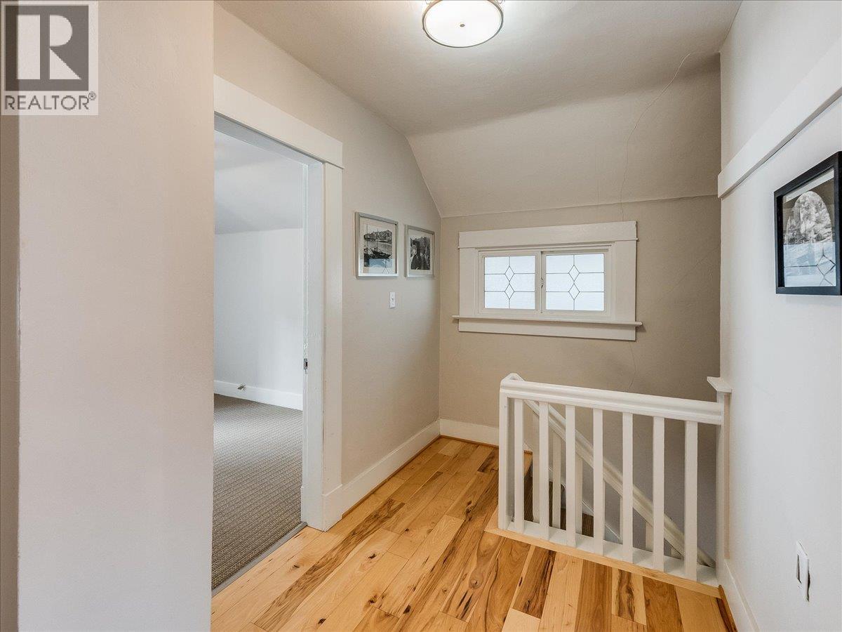 1590 Bay Avenue, Trail