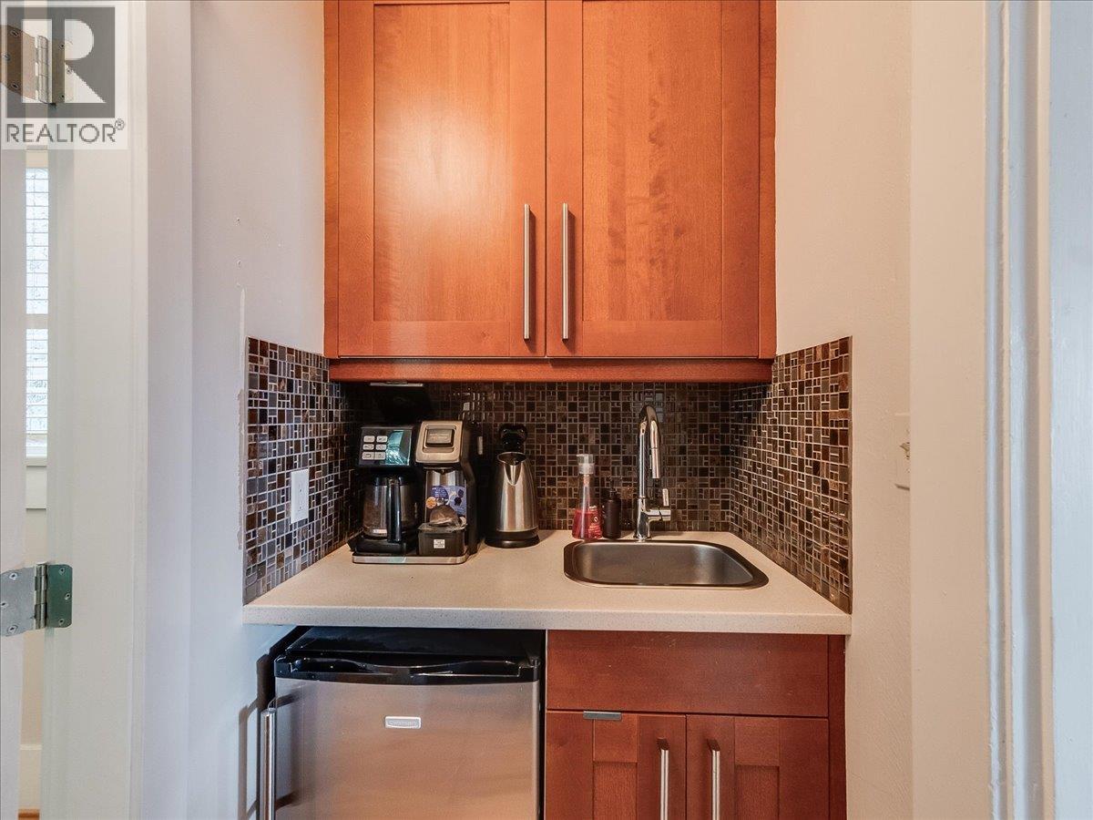 1590 Bay Avenue, Trail