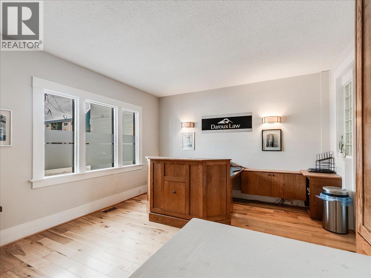 1590 Bay Avenue, Trail