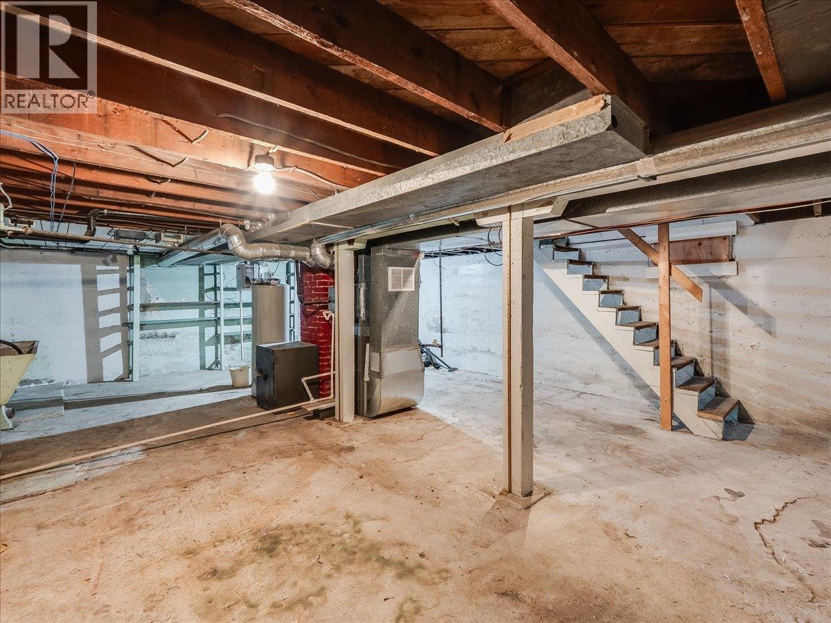 1590 Bay Avenue, Trail