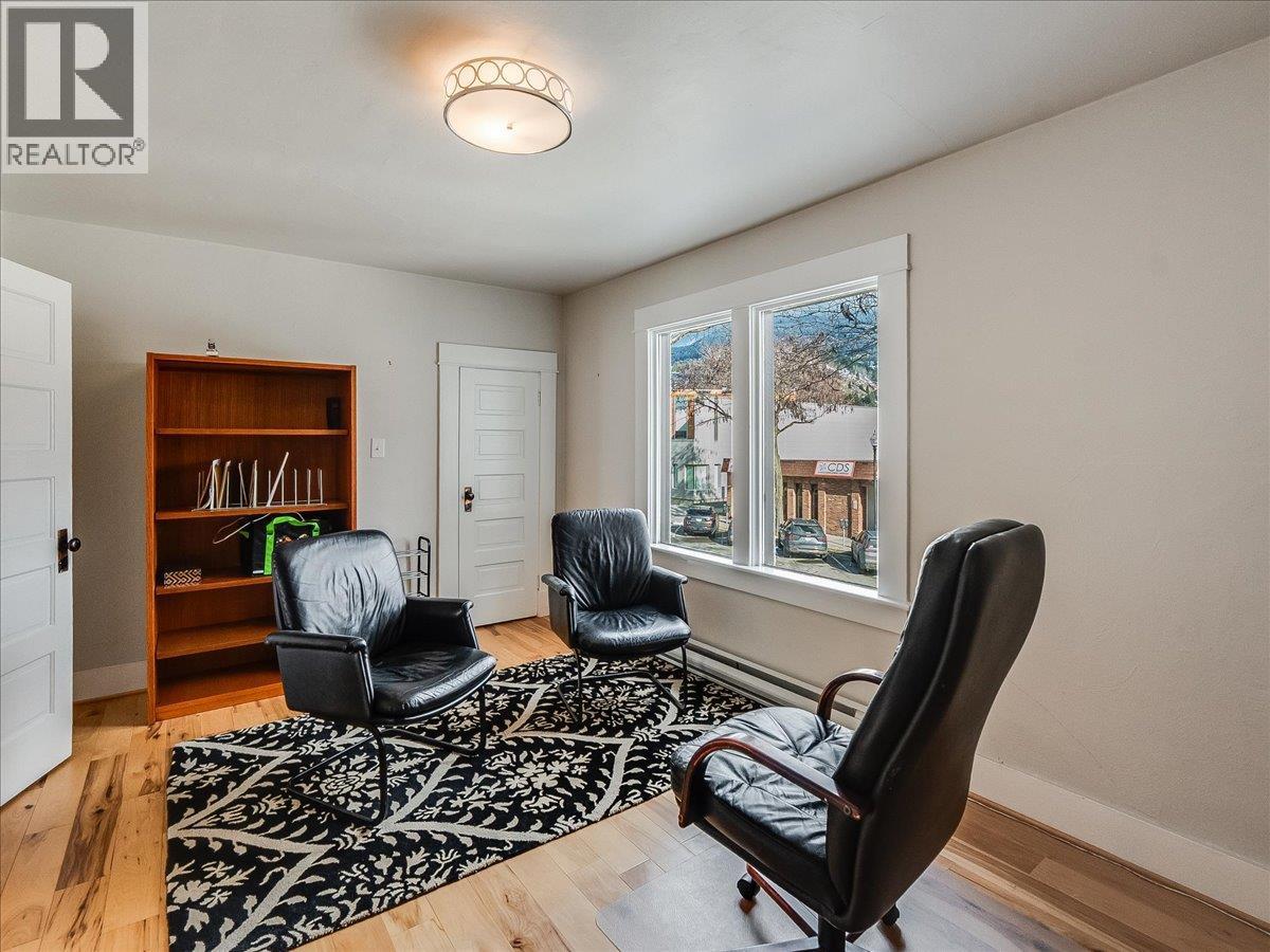 1590 Bay Avenue, Trail