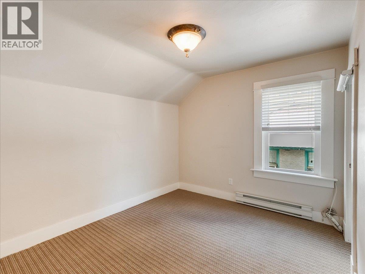 1590 Bay Avenue, Trail