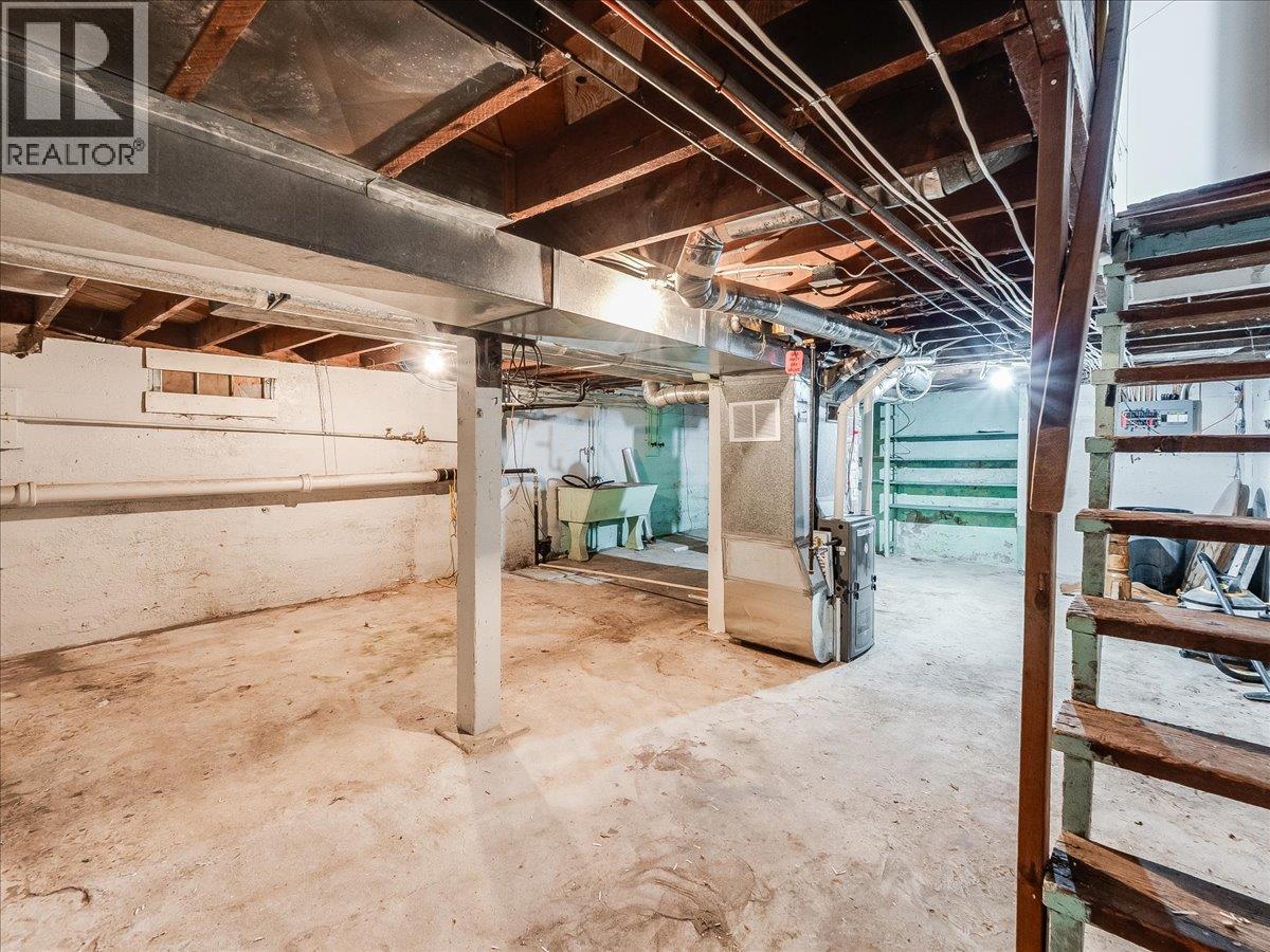 1590 Bay Avenue, Trail