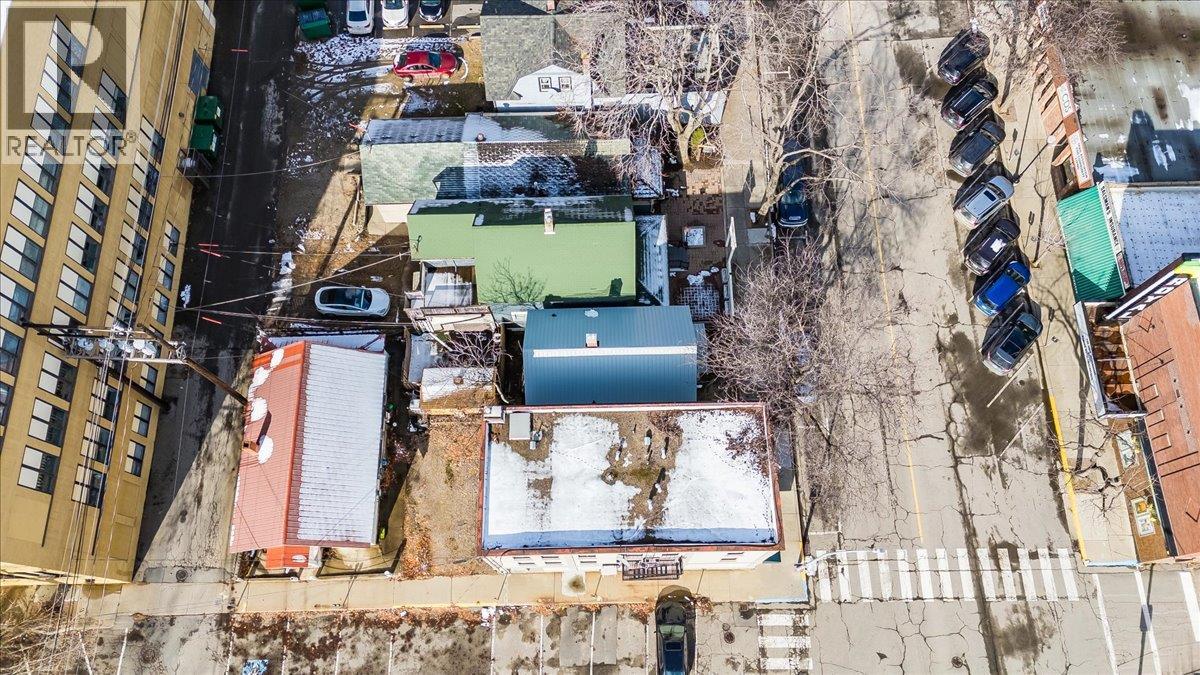 1590 Bay Avenue, Trail