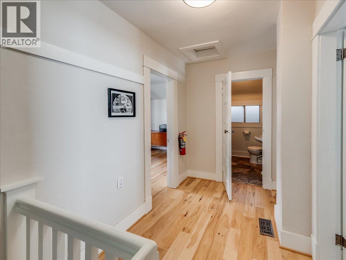 1590 Bay Avenue, Trail