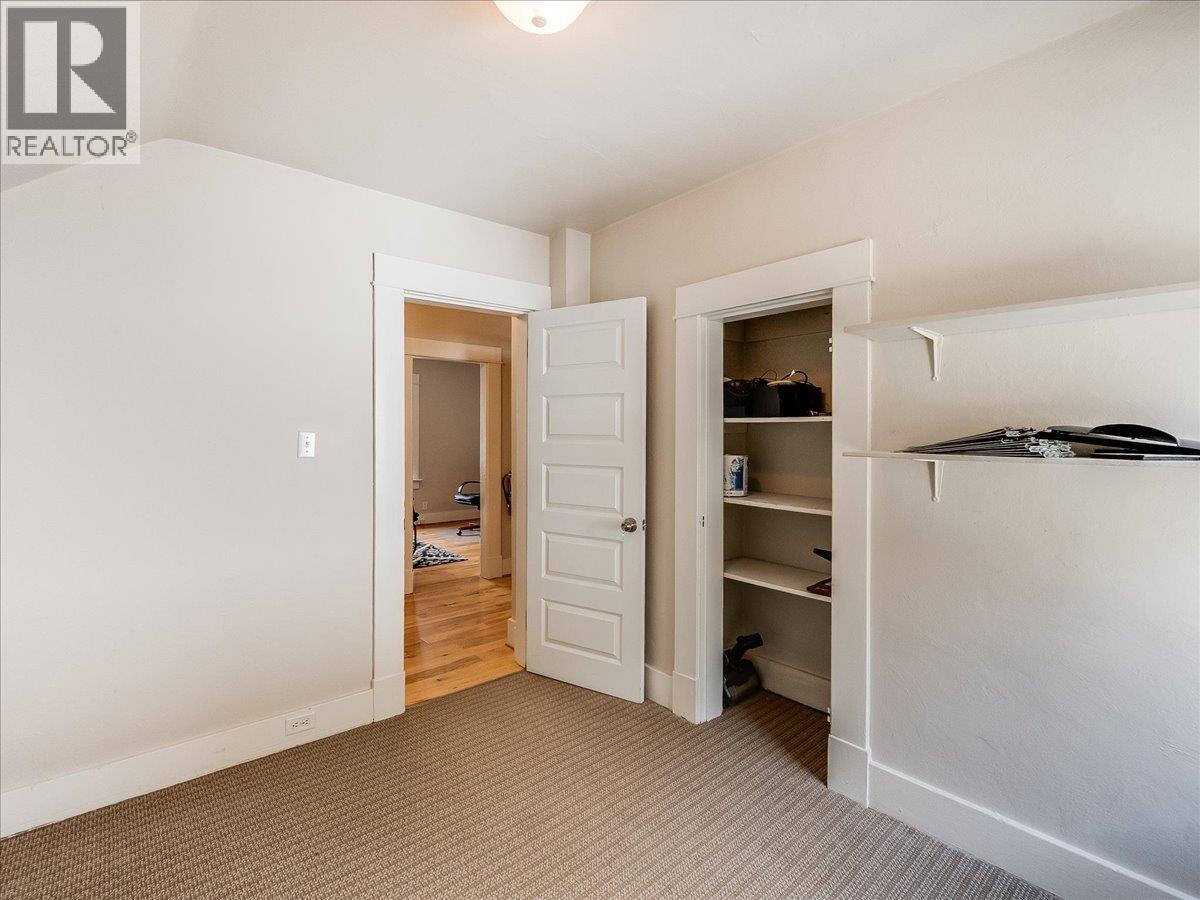 1590 Bay Avenue, Trail