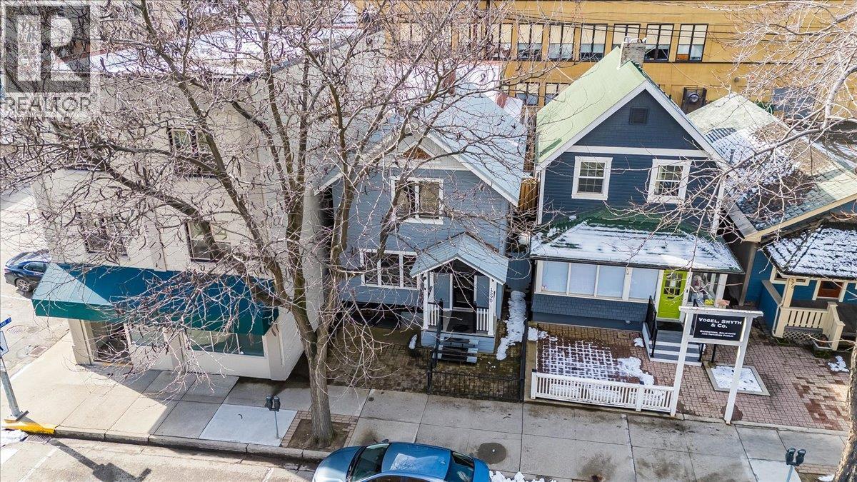 1590 Bay Avenue, Trail