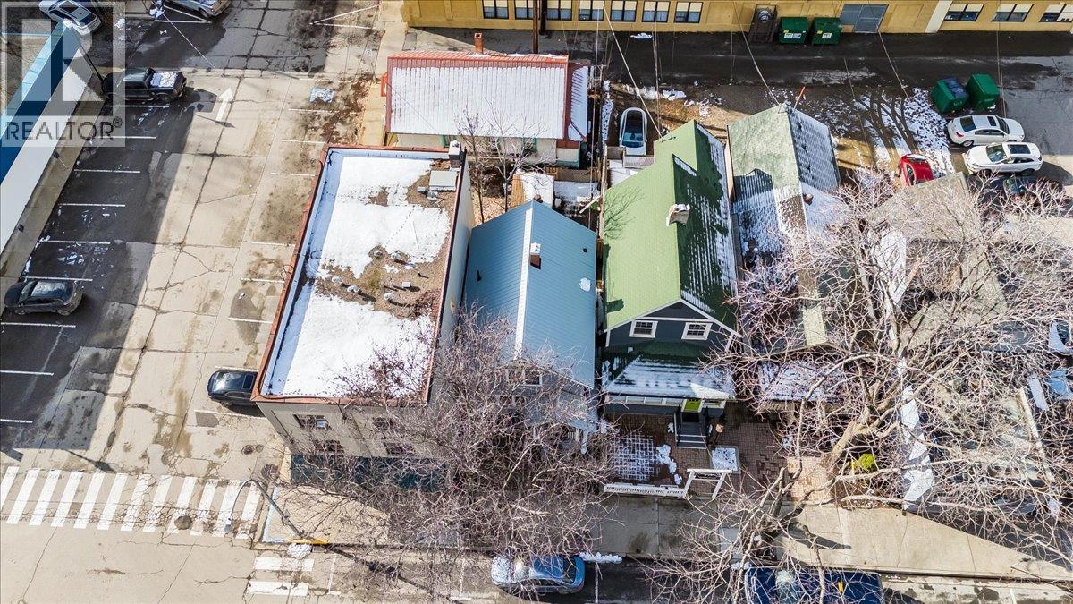 1590 Bay Avenue, Trail