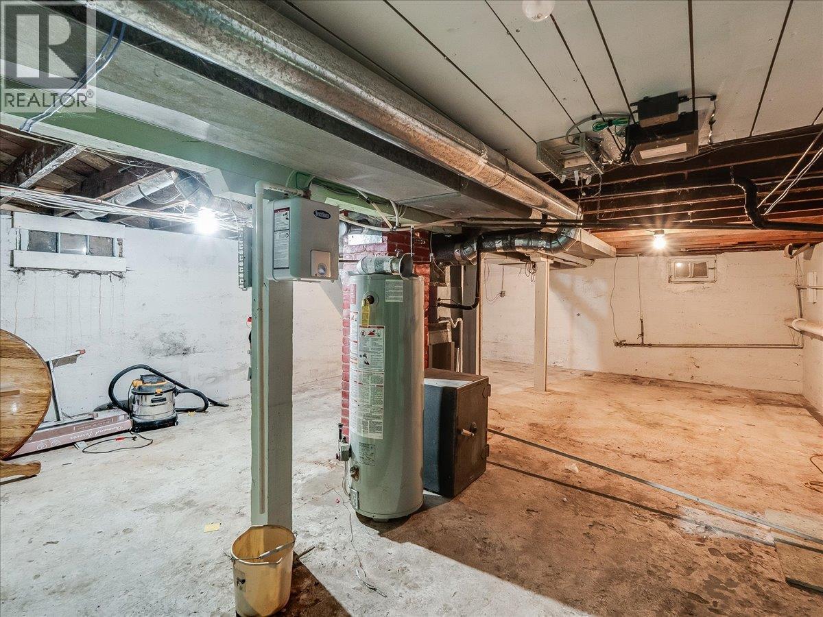 1590 Bay Avenue, Trail