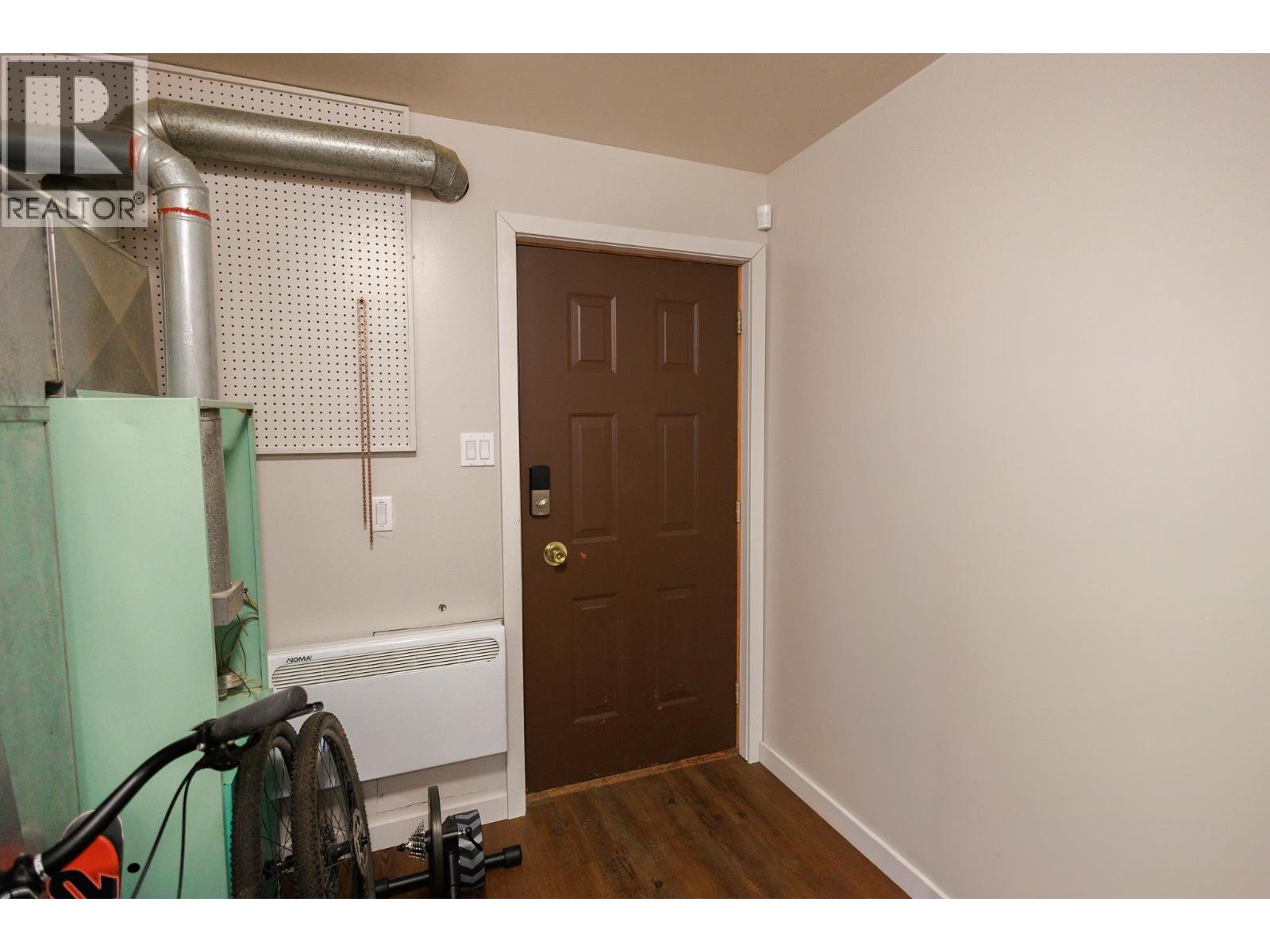 4941 GAIR Avenue, Terrace