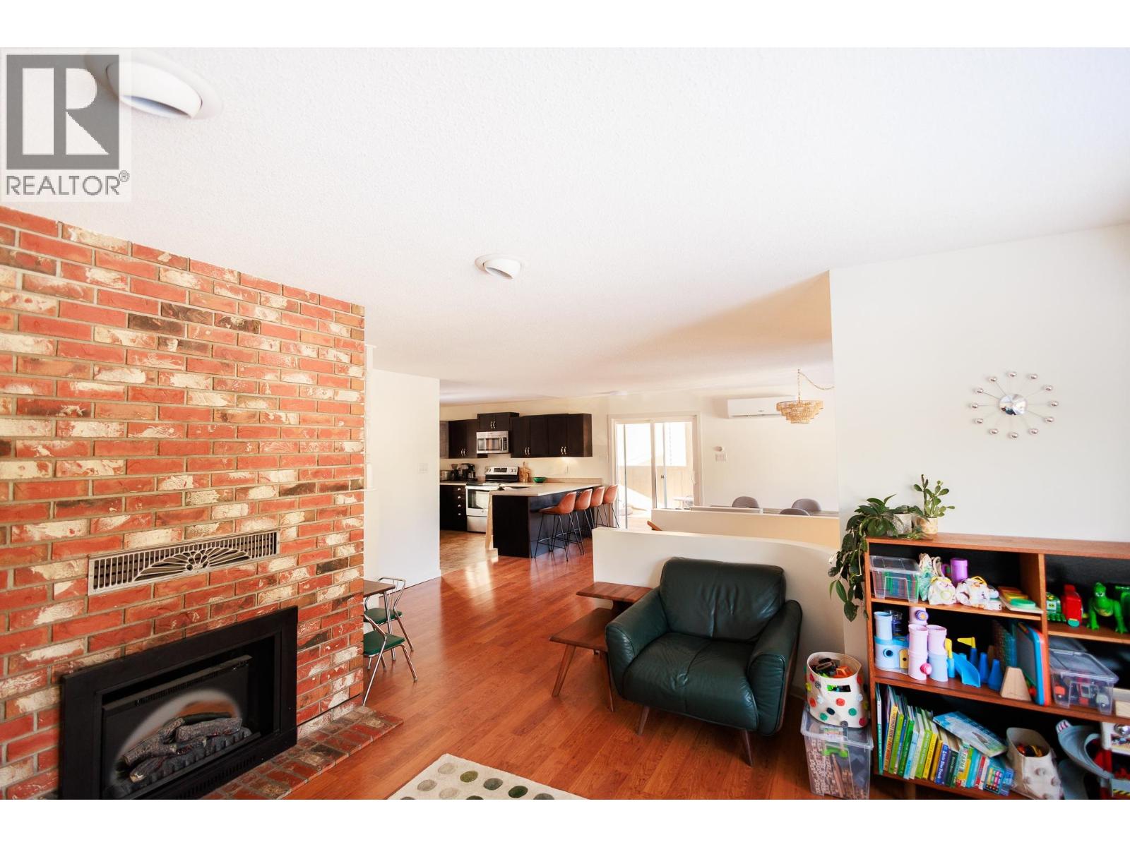 4941 GAIR Avenue, Terrace