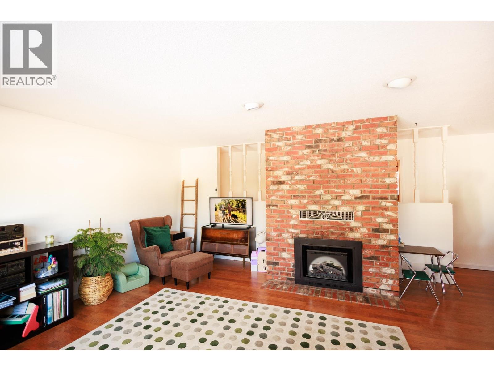 4941 GAIR Avenue, Terrace