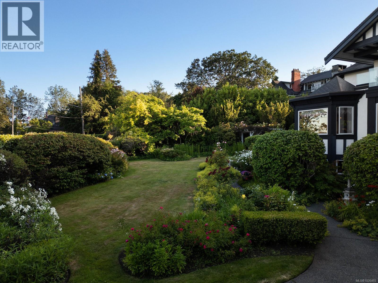  1580 Beach Drive, Oak Bay