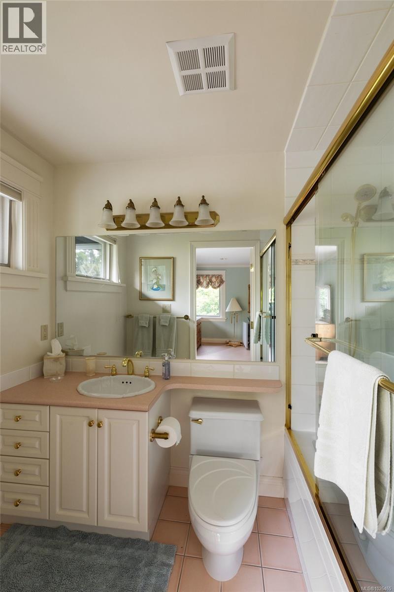  1580 Beach Drive, Oak Bay